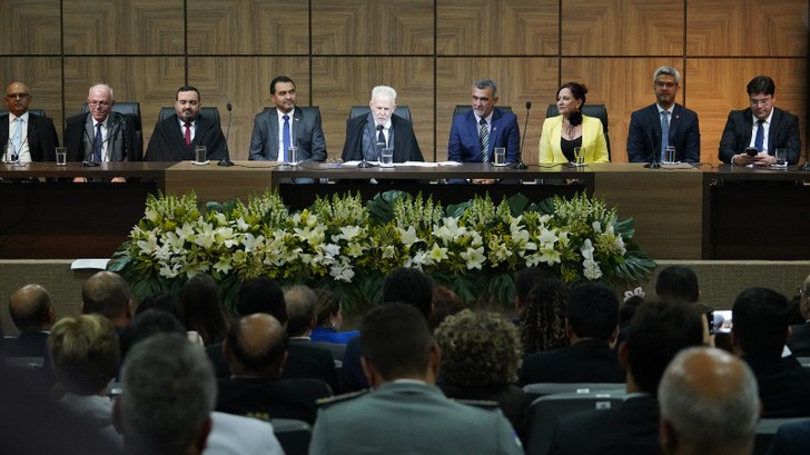 Presidente do TJTO participa da posse do desembargador João Rigo na presidência do TRE-TO e de demais dirigentes da corte Presidente do TJTO participa da posse do desembargador João Rigo na presidência do TRE-TO e de d...
