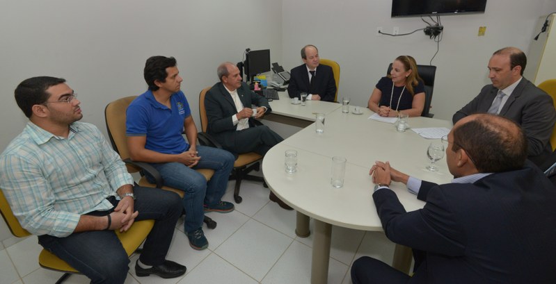 Presidente do TRE-TO acompanha revisão biométrica na 5ª Zona Eleitoral - 1º lugar no ranking da biometrização Reunião da Presidente do TRE-TO na 5ª Zona Eleitoral