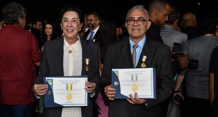 Presidente do TRE-TO recebe a Medalha Tiradentes por relevantes serviços prestados ao Estado Solenidade reconheceu atuação do presidente do TRE-TO; desembargadora Ângela Issa Haonat também ...