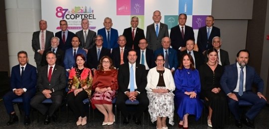 Presidentes - 87o Encontro do Coptrel Presidentes dos TREs posam para a foto, {a frente de um painel com a identidade visual do 87o En...