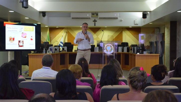 Prevenção ao câncer de mama: TRE-TO promove palestra em ação da campanha Outubro Rosa