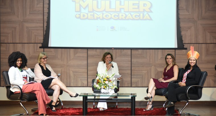 Programa + Mulher + Democracia visa fortalecer e incentivar a participação ativa da mulher na política Programa + Mulher + Democracia visa fortalecer e incentivar a participação ativa da mulher na p...