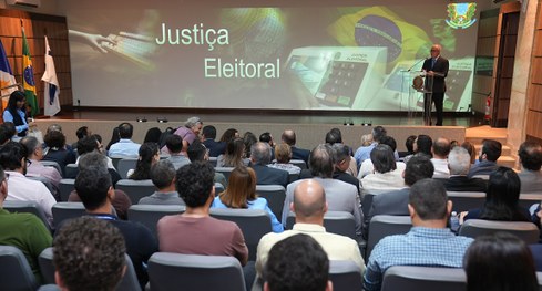 Programação abordou governança, fiscalização, tecnologia e atendimento ao eleitor. 
