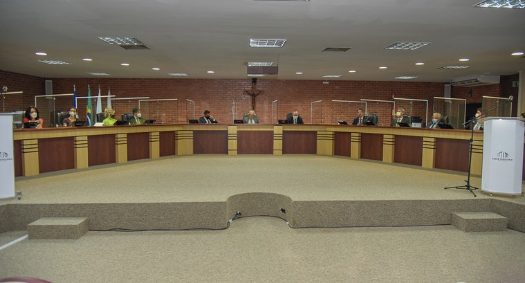 Projeto de Identificação Civil Nacional é lançado no Tocantins com a participação do TRE-TO Foto colorida da mesa de autoridades durante o evento