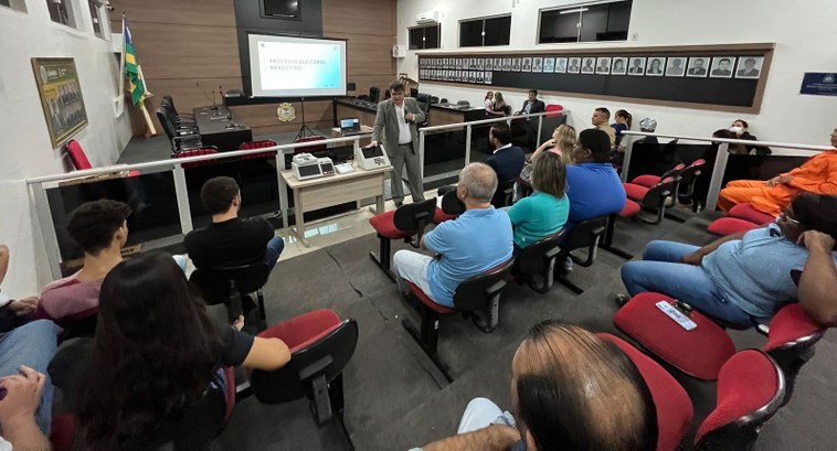 Projeto Democracia: Diálogo e Transparência do TRE -TO em Dianópolis