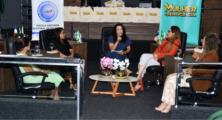 Roda de conversa em Guaraí destaca desafios e incentiva participação feminina na política #ParaTodosVerem: A imagem mostra o momento da roda de conversa promovida pelo programa +Mulher +...