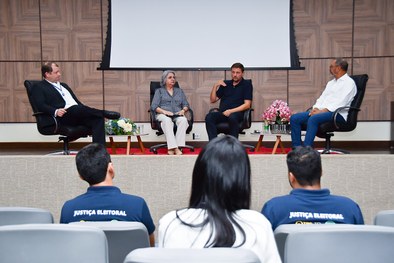 Roda de conversa no TRE-TO reflete sobre os impactos da era digital nas relações humanas
