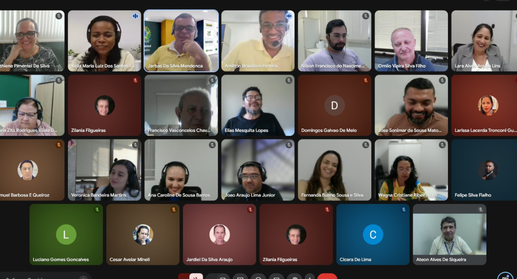 A imagem mostra uma reunião virtual realizada por videoconferência, intitulada "Prestação de Con...