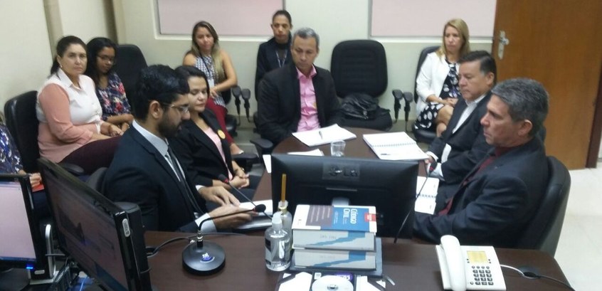 Servidores do TRE-TO conduzem auditoria interna na 2ª Vara Civil de Palmas Servidores do TRE-TO conduzem auditoria interna na 2ª Vara Civil de Palmas