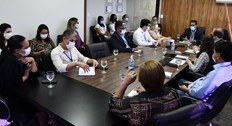 Foto colorida dos gestores do TRE Tocantins durante reunião de análise da estratégia