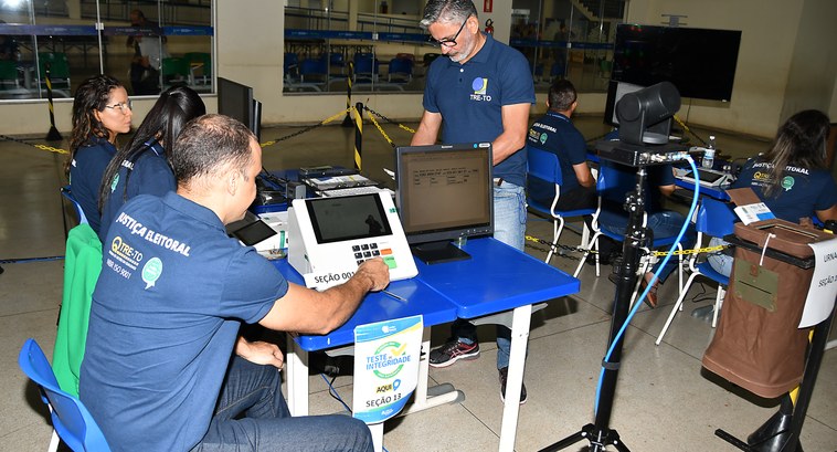 TRE-TO atesta grau de confiabilidade do processo eleitoral em Testes de Integridade das Urnas Eletrônicas e com Biometria Atividades ocorrem durante todo o período de votação oficial.