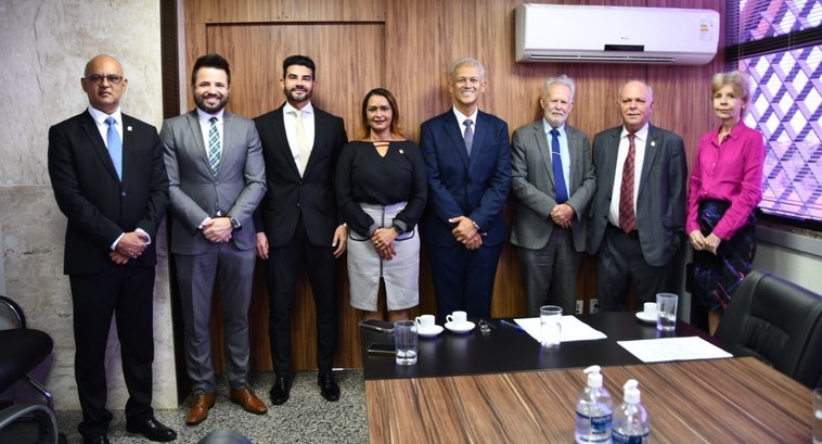 TRE-TO dá posse a juiz substituto na classe dos juristas Posse de novo juiz