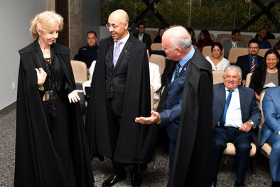 TRE-TO dá posse integrante da Corte na classe dos juízes federais