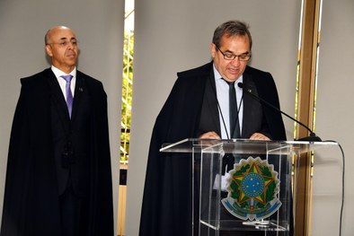 TRE-TO dá posse integrante da Corte na classe dos juízes federais