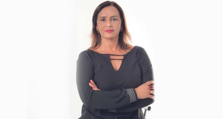 Foto colorida do perfil da juíza do TRE-TO, Delícia Feitosa