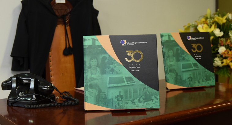 TRE-TO lança livro comemorativo aos 30 anos de Instalação da Justiça Eleitoral do Tocantins 