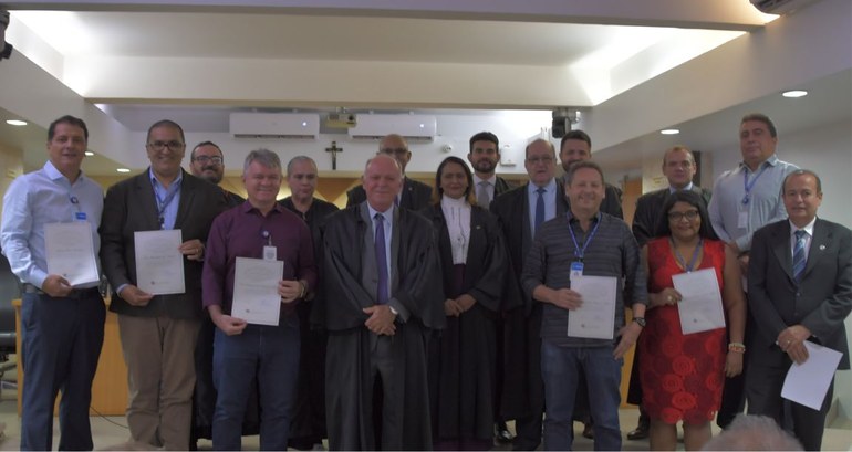 TRE-TO presta homenagem a servidoras e servidores pelos 30 anos de exercício no Tribunal Os homenageados são da primeira turma que tomaram posse no TRE-TO