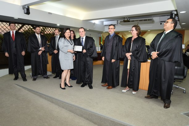 TRE-TO presta homenagem aos servidores aposentados e premia vencedores do Projeto Valoriza TRE-TO presta homenagem aos servidores aposentados e premia vencedores do Projeto Valoriza