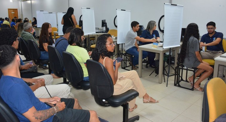 TRE-TO realizou mais de 215 mil atendimentos eleitorais em dois anos Eleitores sendo atendidos.