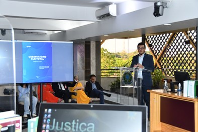 TRE-TO recebe material de pesquisa sobre eleições e Direito Eleitoral no Tocantins