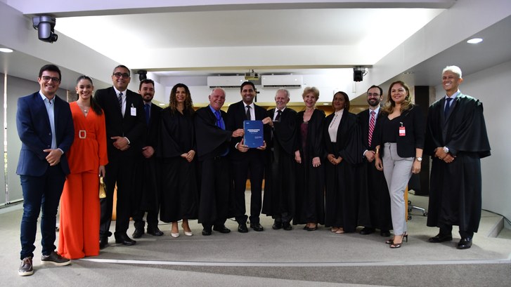 TRE-TO recebe material de pesquisa sobre eleições e Direito Eleitoral no Tocantins TRE-TO recebe material de pesquisa sobre eleições e Direito Eleitoral no Tocantins