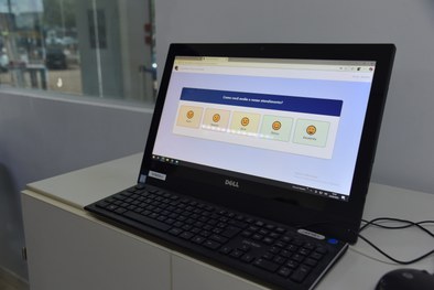 TRE-TO testa terminal touchscreen para facilitar avaliação dos eleitores em pesquisa de satisfação