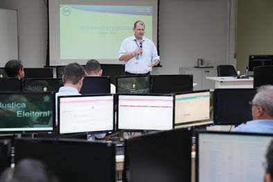 Treinamento aborda sistemas eleitorais, procedimentos operacionais e integração entre as equipes...