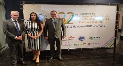 Membros do TRE-TO em evento