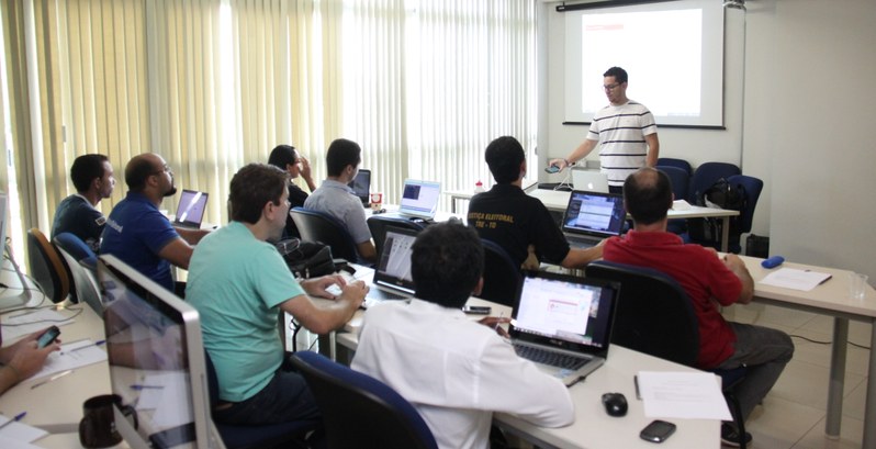 Curso capacita servidores para desenvolvimento de aplicativos para celular Capacitação de servidores TRE-TO