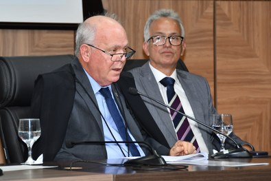 Familiares e amigos do magistrado compareceram à solenidade e, emocionados, agradeceram a Justiç...
