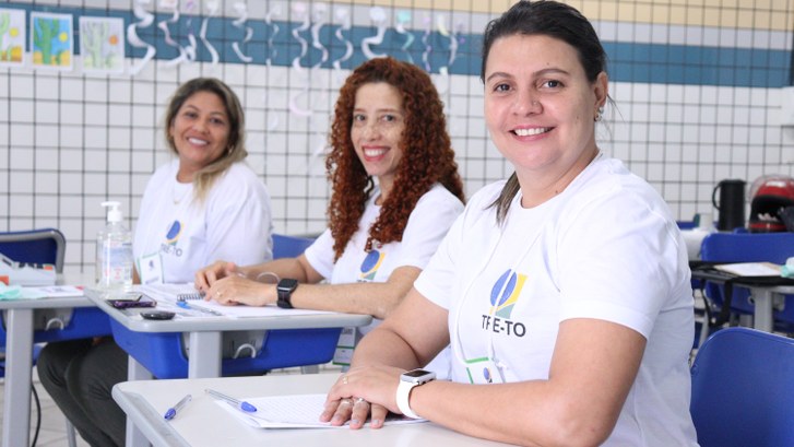 Mais de 15 mil mesários contribuem com as Eleições 2022 no Tocantins Com o objetivo de atender a eleitoras e eleitores em todo o Tocantins, no domingo de eleições (2...