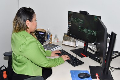 A servidora Luciana Santos é exemplo de superação e comprometimento com a igualdade de gênero.
