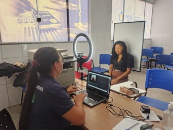 Mulheres quebradeiras de côco recebem serviços da Justiça Eleitoral do Tocantins em Augustinópol...