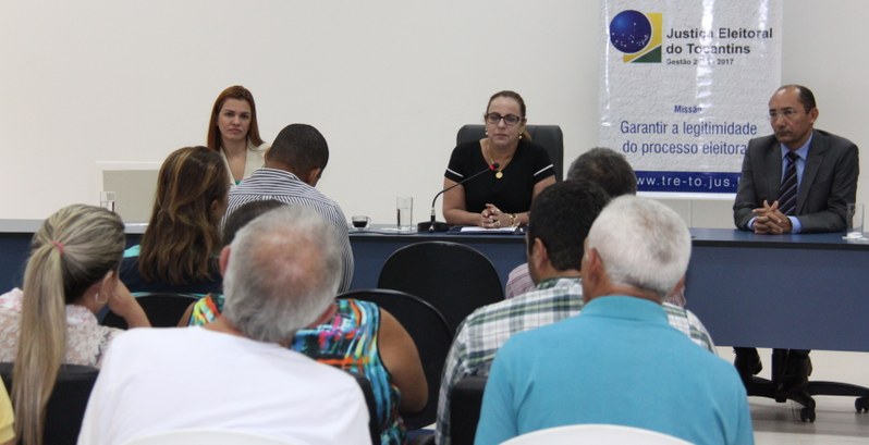 TRE-TO “A perda no número de eleitores afeta toda a comunidade”, afirma presidente do TRE-TO em visita à 35ª Zona Eleitoral TRE-TO “A perda no número de eleitores afeta toda a comunidade”, afirma presidente do TRE-TO em ...