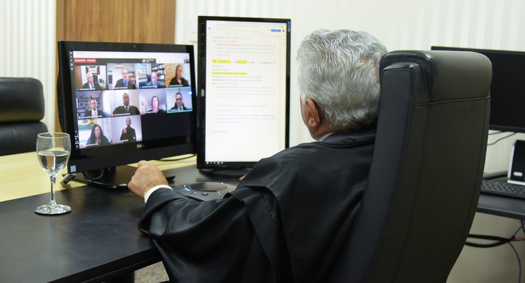 Presidente do TRE-TO desembargador Eurípedes Lamounier durante sessão virtual