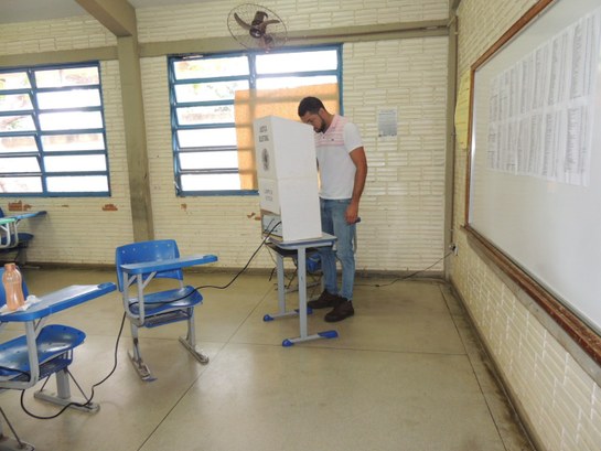 Votação no CEM Santa Rita em Palmas Votação no CEM Santa Rita em Palmas
